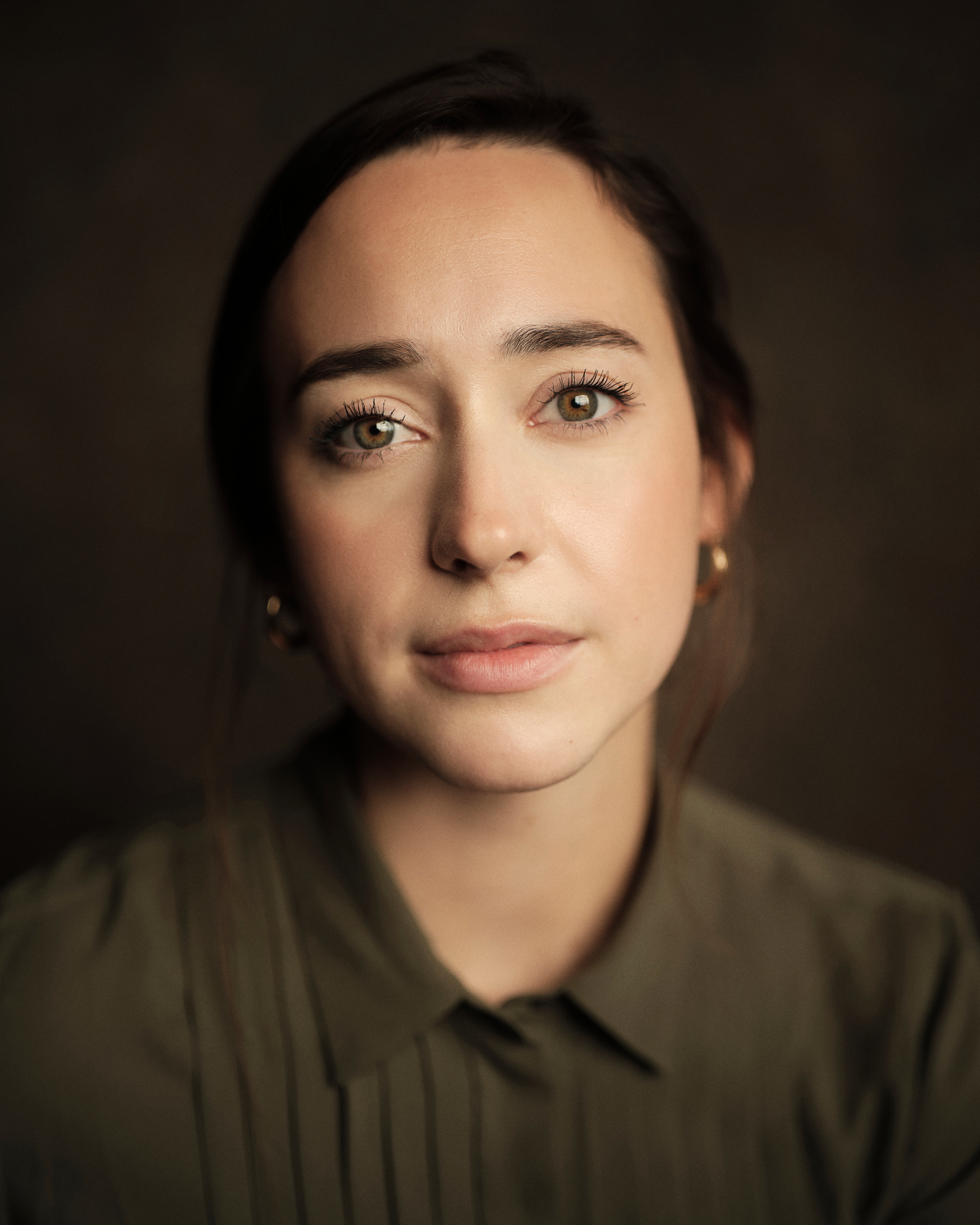 Maia Cayrús — dramatic studio portrait