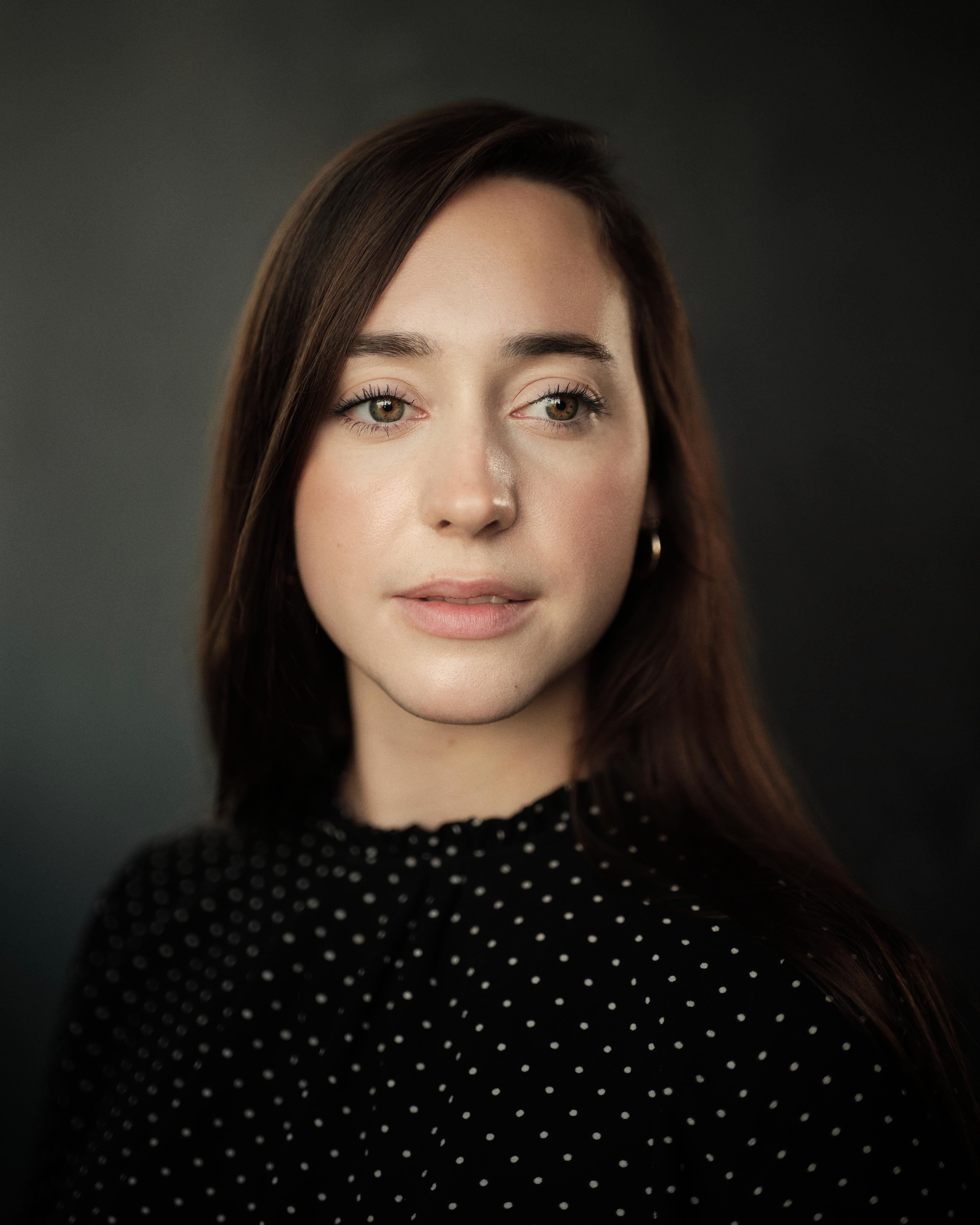 Maia Cayrús — expressive studio portrait